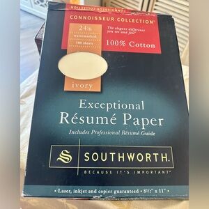 Southworth 100% Cotton Ivory Résumé Paper (50) w/ 25 Coordinating Envelopes.